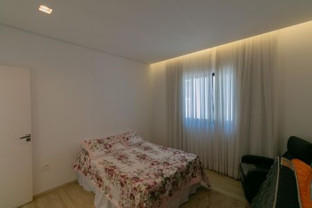 Casa à venda com 380m², 4 quartos e 4 vagasQuarto 2