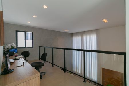 Casa à venda com 380m², 4 quartos e 4 vagasEscritório