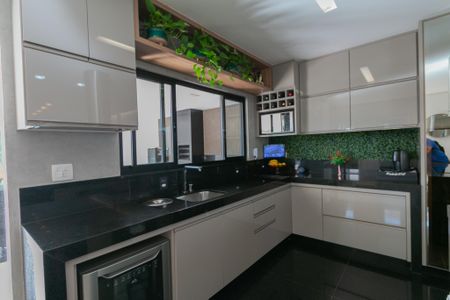 Casa à venda com 380m², 4 quartos e 4 vagasCozinha