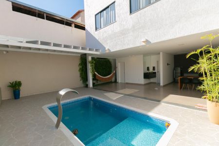 Casa à venda com 380m², 4 quartos e 4 vagasÁrea comum