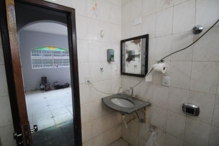 Casa à venda com 450m², 4 quartos e 6 vagasBanheiro 1