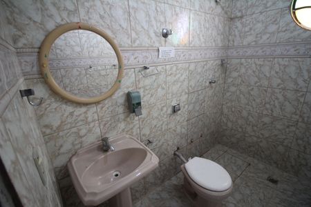 Casa à venda com 450m², 4 quartos e 6 vagasBanheiro 2