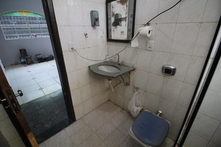 Casa à venda com 450m², 4 quartos e 6 vagasBanheiro 1
