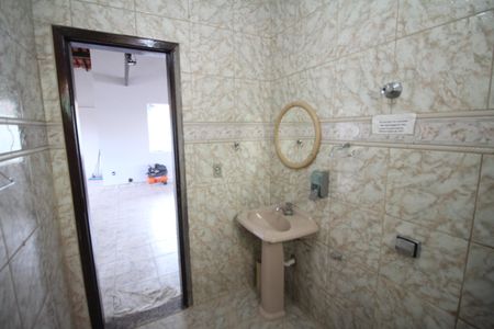 Casa à venda com 450m², 4 quartos e 6 vagasBanheiro 2
