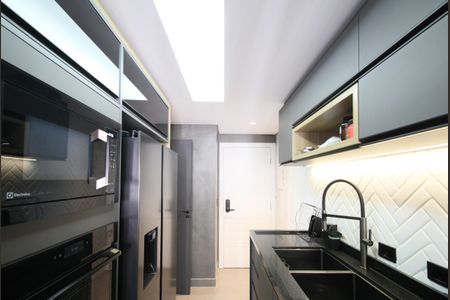 Apartamento à venda com 190m², 2 quartos e 3 vagas Apartamento à venda com 190m², 2 quartos e 3 vagasCozinha
