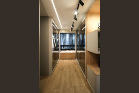 Apartamento à venda com 190m², 2 quartos e 3 vagas Apartamento à venda com 190m², 2 quartos e 3 vagasCloset Suíte 2