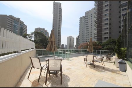 Apartamento à venda com 190m², 2 quartos e 3 vagas Apartamento à venda com 190m², 2 quartos e 3 vagasÁrea comum - Piscina