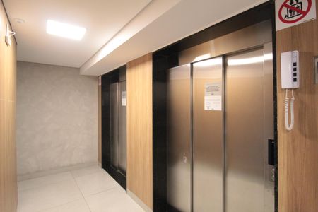 Apartamento à venda com 63m², 2 quartos e 1 vagaElevadores