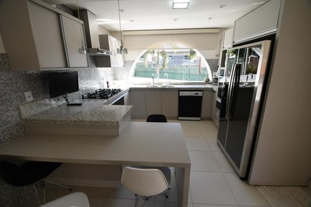 Casa para alugar com 800m², 5 quartos e 10 vagasCozinha