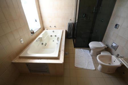 Casa para alugar com 800m², 5 quartos e 10 vagasBanheiro da Suíte 1