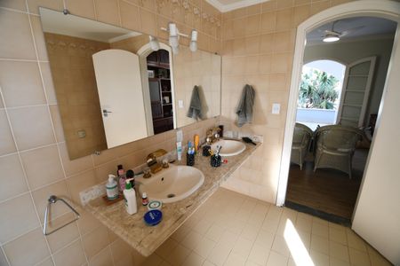 Casa para alugar com 800m², 5 quartos e 10 vagasBanheiro da Suíte 1