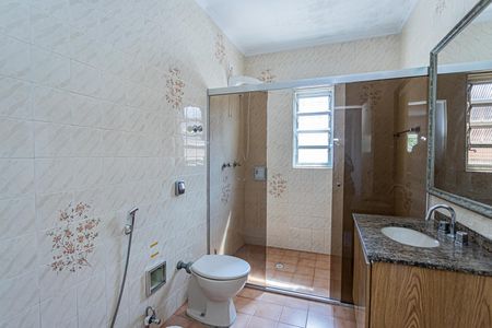 Casa à venda com 500m², 4 quartos e 5 vagasBanheiro da Suíte