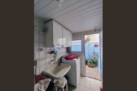 Casa à venda com 179m², 3 quartos e 2 vagas Casa à venda com 179m², 3 quartos e 2 vagasÁrea de serviço