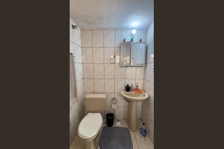 Casa à venda com 250m², 3 quartos e 3 vagas Casa à venda com 250m², 3 quartos e 3 vagasCasa Fundos - Banheiro