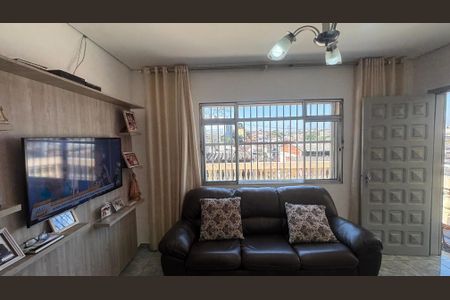 Casa à venda com 250m², 3 quartos e 3 vagas Casa à venda com 250m², 3 quartos e 3 vagasSala