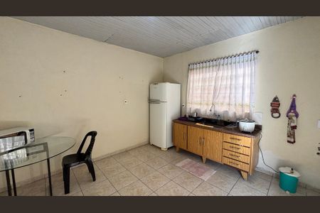 Casa à venda com 250m², 3 quartos e 3 vagas Casa à venda com 250m², 3 quartos e 3 vagasCasa Fundos - Cozinha