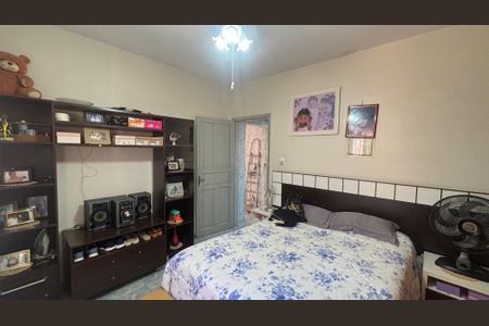 Casa à venda com 250m², 3 quartos e 3 vagas Casa à venda com 250m², 3 quartos e 3 vagasQuarto 2