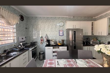 Casa à venda com 250m², 3 quartos e 3 vagas Casa à venda com 250m², 3 quartos e 3 vagasCozinha