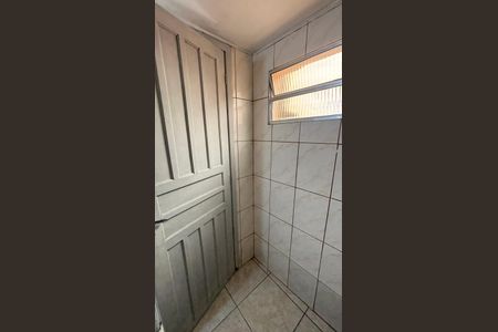 Casa à venda com 250m², 3 quartos e 3 vagas Casa à venda com 250m², 3 quartos e 3 vagasCasa Fundos - Banheiro