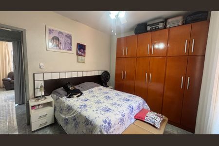 Casa à venda com 250m², 3 quartos e 3 vagas Casa à venda com 250m², 3 quartos e 3 vagasQuarto 2