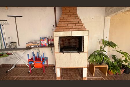 Casa à venda com 250m², 3 quartos e 3 vagas Casa à venda com 250m², 3 quartos e 3 vagasQuintal