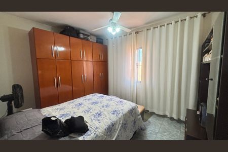 Casa à venda com 250m², 3 quartos e 3 vagas Casa à venda com 250m², 3 quartos e 3 vagasQuarto 2