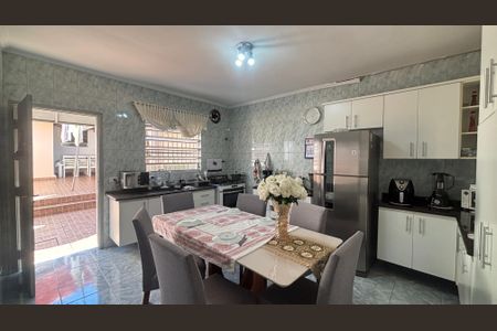 Casa à venda com 250m², 3 quartos e 3 vagas Casa à venda com 250m², 3 quartos e 3 vagasCozinha