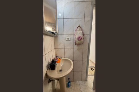 Casa à venda com 250m², 3 quartos e 3 vagas Casa à venda com 250m², 3 quartos e 3 vagasCasa Fundos - Banheiro