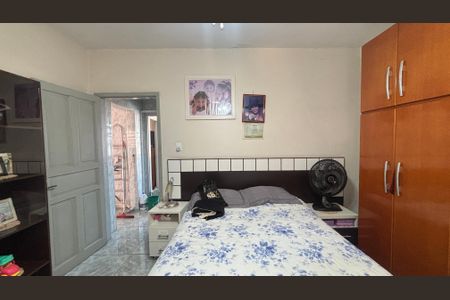 Casa à venda com 250m², 3 quartos e 3 vagas Casa à venda com 250m², 3 quartos e 3 vagasQuarto 2