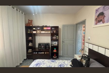 Casa à venda com 250m², 3 quartos e 3 vagas Casa à venda com 250m², 3 quartos e 3 vagasQuarto 2