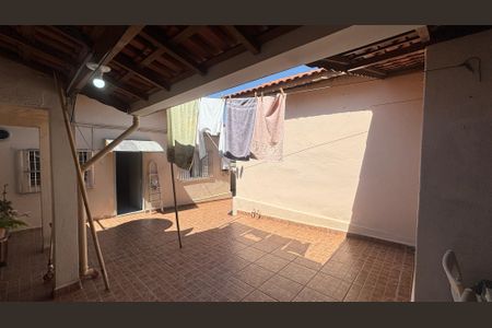 Casa à venda com 250m², 3 quartos e 3 vagas Casa à venda com 250m², 3 quartos e 3 vagasQuintal