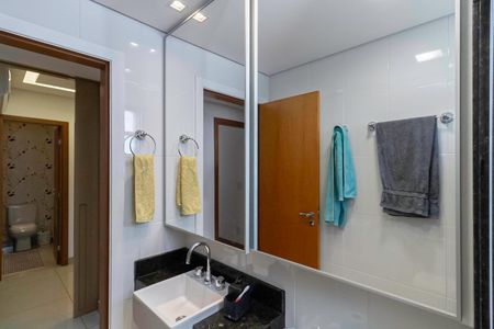 Apartamento à venda com 148m², 4 quartos e 3 vagasBanheiro Social