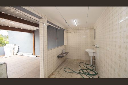 Casa à venda com 137m², 4 quartos e 1 vagaÁrea de Serviço 2