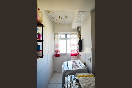 Apartamento à venda com 64m², 3 quartos e 1 vagaÁrea de Serviço