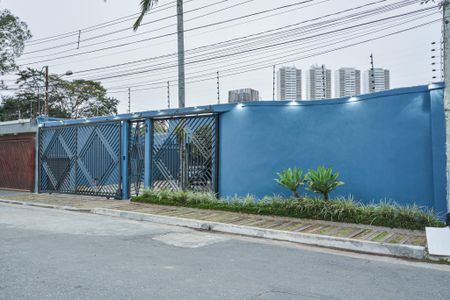 Casa à venda com 460m², 3 quartos e 4 vagas Casa à venda com 460m², 3 quartos e 4 vagasFachada