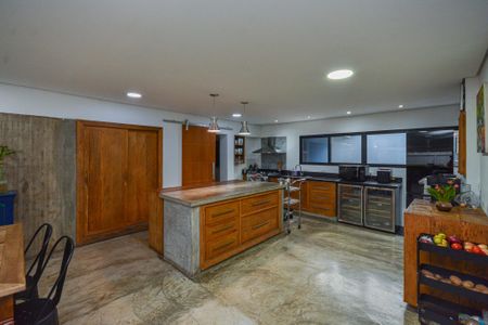 Casa à venda com 460m², 3 quartos e 4 vagas Casa à venda com 460m², 3 quartos e 4 vagasSala/Cozinha