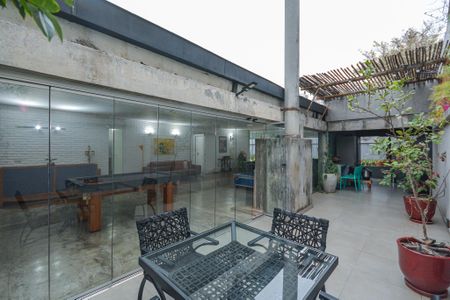 Casa à venda com 460m², 3 quartos e 4 vagas Casa à venda com 460m², 3 quartos e 4 vagasQuintal