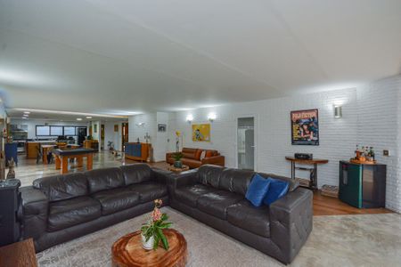 Casa à venda com 460m², 3 quartos e 4 vagas Casa à venda com 460m², 3 quartos e 4 vagasSala/Cozinha