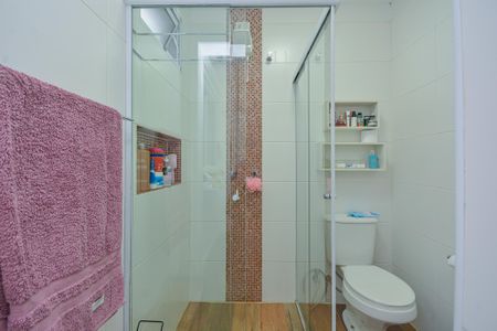 Casa à venda com 460m², 3 quartos e 4 vagas Casa à venda com 460m², 3 quartos e 4 vagasBanheiro da Suíte 2