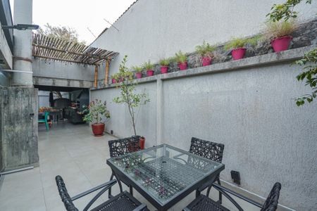 Casa à venda com 460m², 3 quartos e 4 vagas Casa à venda com 460m², 3 quartos e 4 vagasQuintal