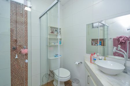 Casa à venda com 460m², 3 quartos e 4 vagas Casa à venda com 460m², 3 quartos e 4 vagasBanheiro da Suíte 2