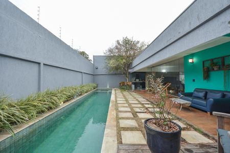 Casa à venda com 460m², 3 quartos e 4 vagas Casa à venda com 460m², 3 quartos e 4 vagasÁrea comum - Piscina