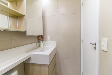 Apartamento à venda com 55m², 2 quartos e 2 vagas Apartamento à venda com 55m², 2 quartos e 2 vagasBanheiro da Suíte