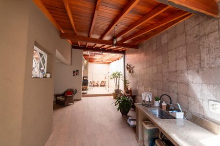 Casa à venda com 220m², 3 quartos e 4 vagas Casa à venda com 220m², 3 quartos e 4 vagasQuintal