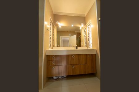 Casa à venda com 220m², 3 quartos e 4 vagasBanheiro da Suíte