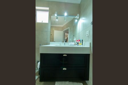 Casa à venda com 220m², 3 quartos e 4 vagas Casa à venda com 220m², 3 quartos e 4 vagasBanheiro Social