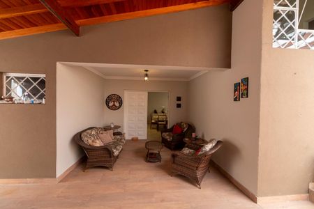 Casa à venda com 220m², 3 quartos e 4 vagas Casa à venda com 220m², 3 quartos e 4 vagasQuintal