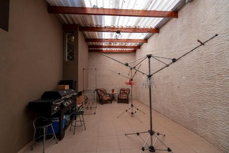 Casa à venda com 220m², 3 quartos e 4 vagas Casa à venda com 220m², 3 quartos e 4 vagasQuintal