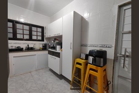 Casa à venda com 180m², 2 quartos e 2 vagas Casa à venda com 180m², 2 quartos e 2 vagasCozinha