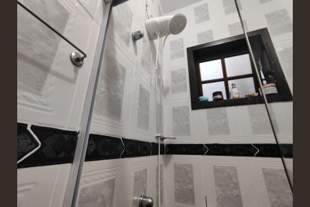 Casa à venda com 180m², 2 quartos e 2 vagas Casa à venda com 180m², 2 quartos e 2 vagasBanheiro Social